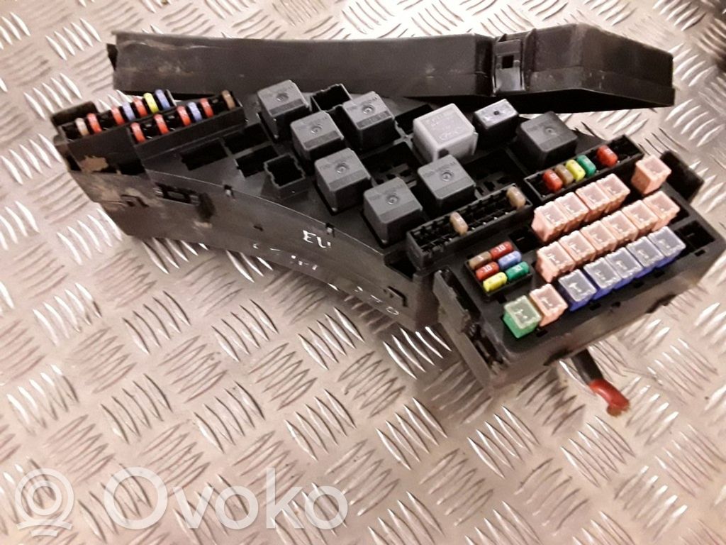Jaguar S-Type Fuse module 
