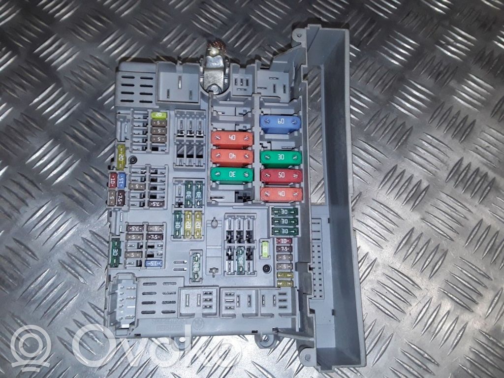 Drošinātāju bloks   10688710