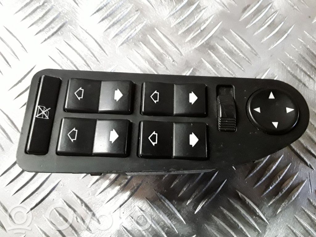 Electric window control switch   61318368986,03725075
