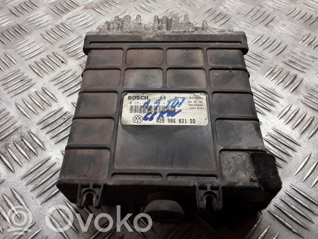 Volkswagen PASSAT B4 Engine control unit/module 