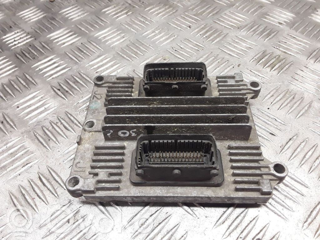 Opel Vectra C Engine control unit/module 