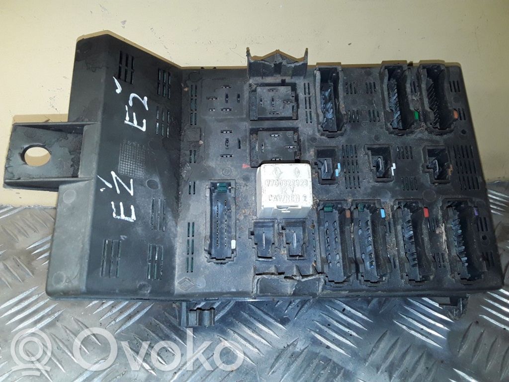 Renault Laguna I Saugiklių blokas 