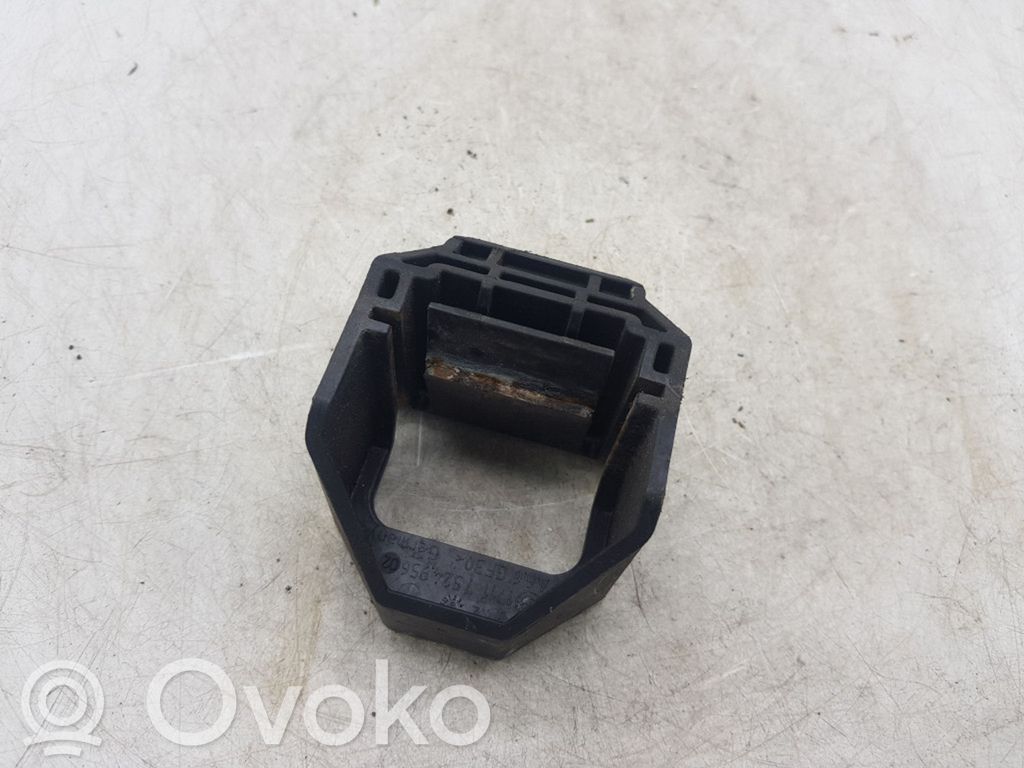 BMW 5 E39 Fixation de radiateur 