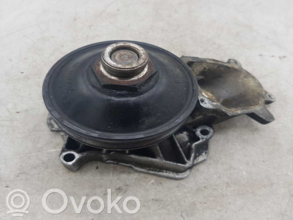 BMW 5 E39 Vesipumppu 