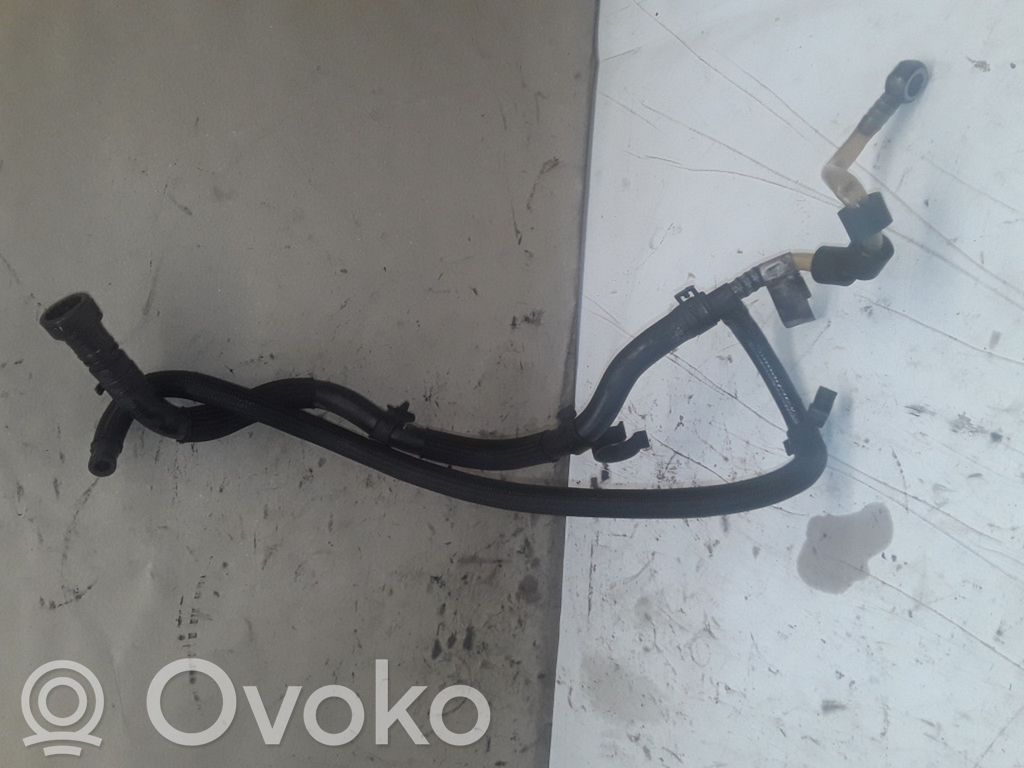 BMW 5 E60 E61 Fuel injector supply line/pipe 