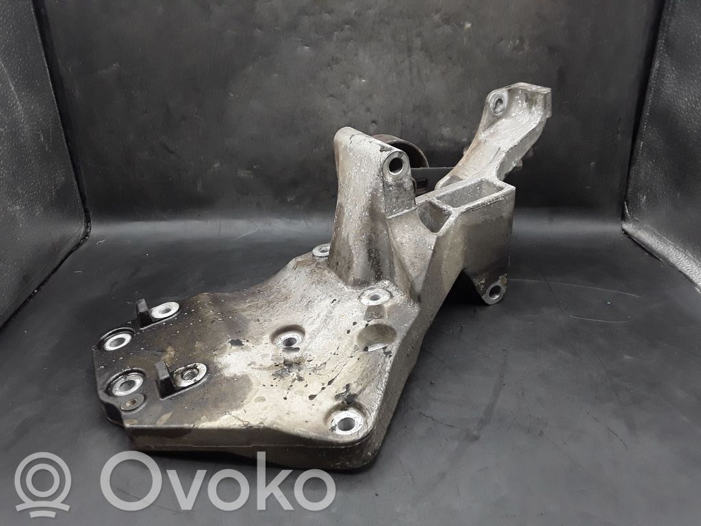 Nissan Navara D40 Generator/alternator bracket 
