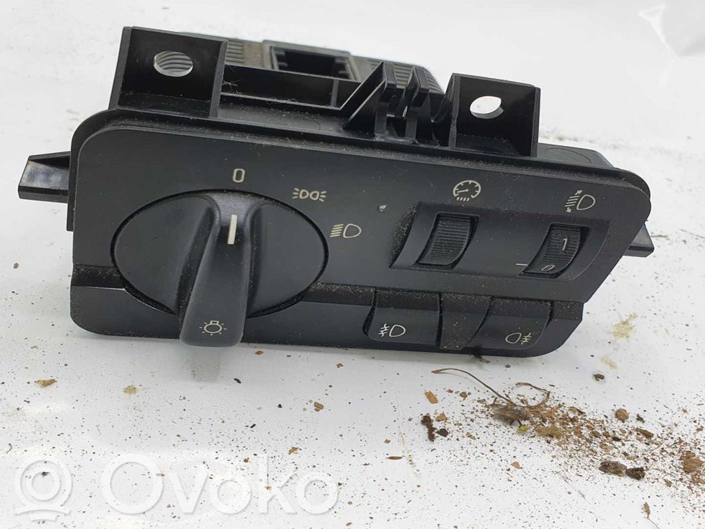 Light switch   61314108586,086480061