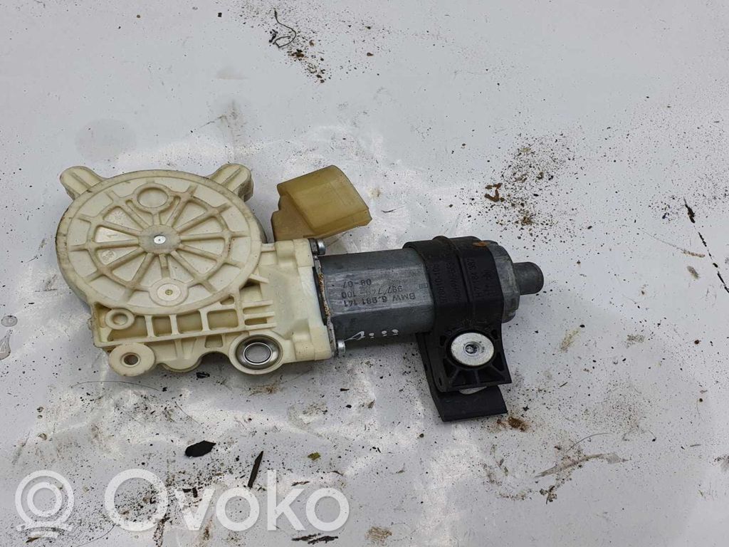BMW 5 E60 E61 Front door window regulator motor 