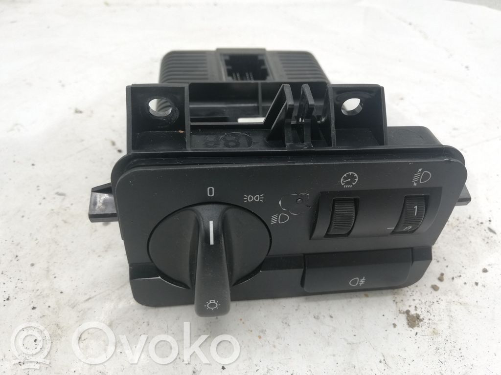 Comutator lumini   6919825,0372390500034665