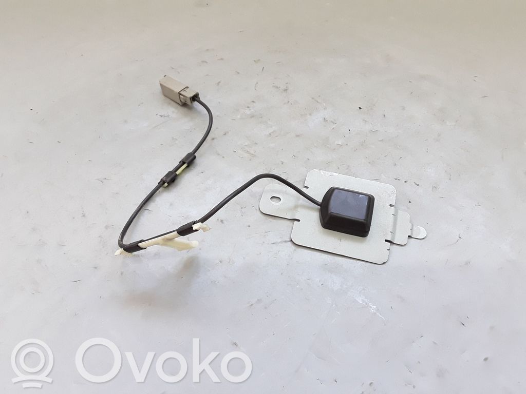 Jaguar S-Type GPS-pystyantenni 