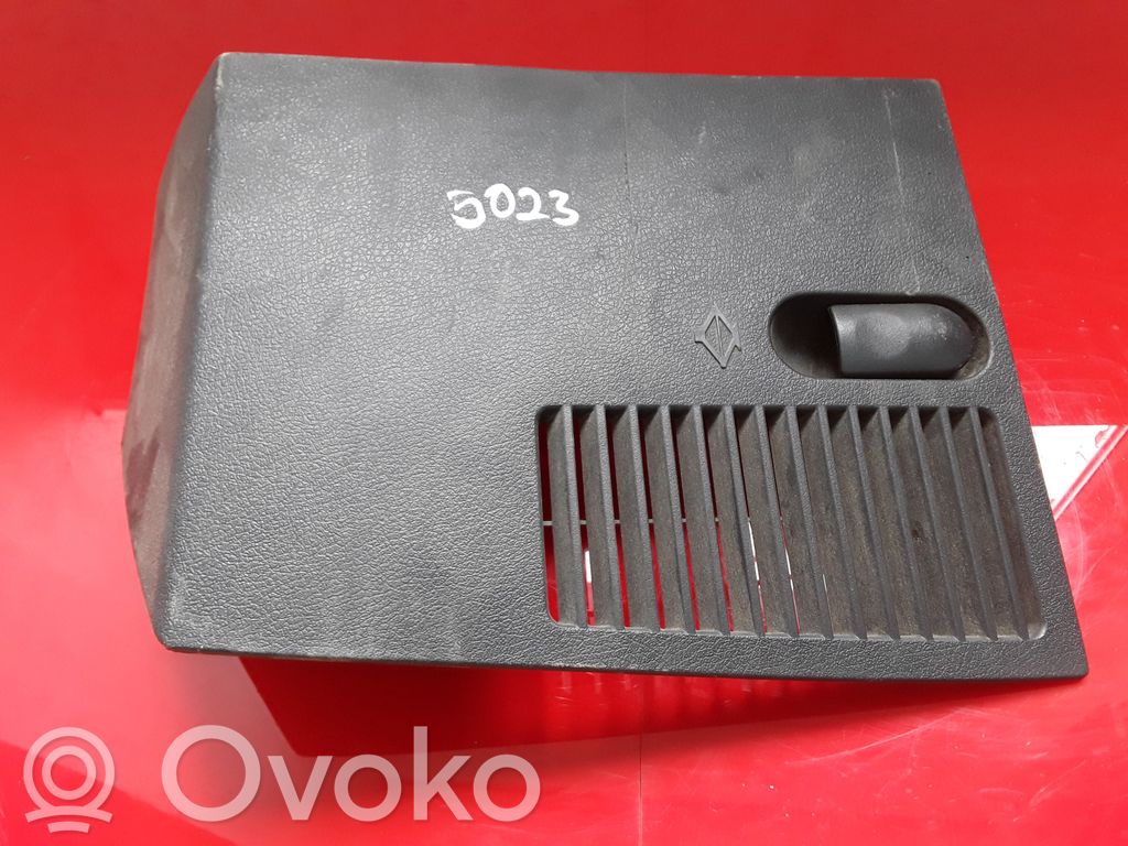 Dodge Nitro Kita salono detalė 