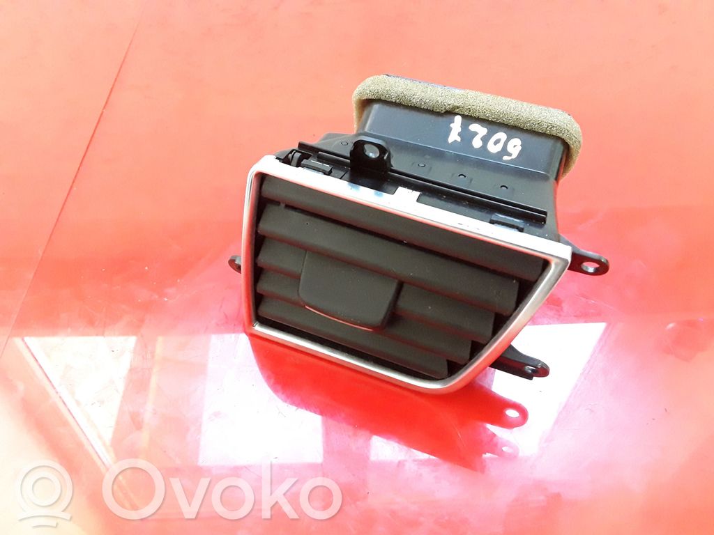 Audi A8 S8 D4 4H Dysze / Kratki środkowego nawiewu deski rozdzielczej 