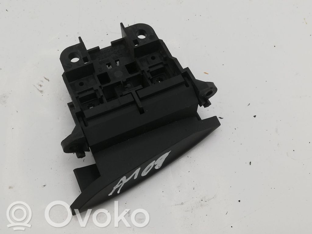 Boutons / interrupteurs volant   M30830