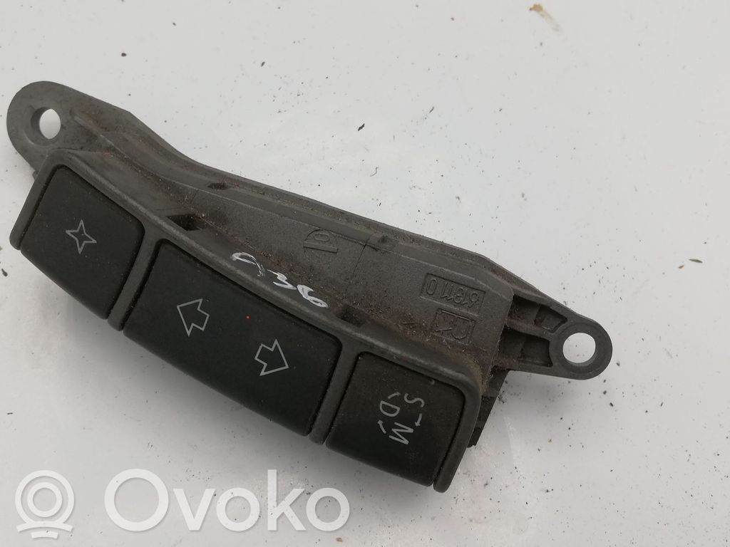 Butoane/comutatoare pe volan   6911586