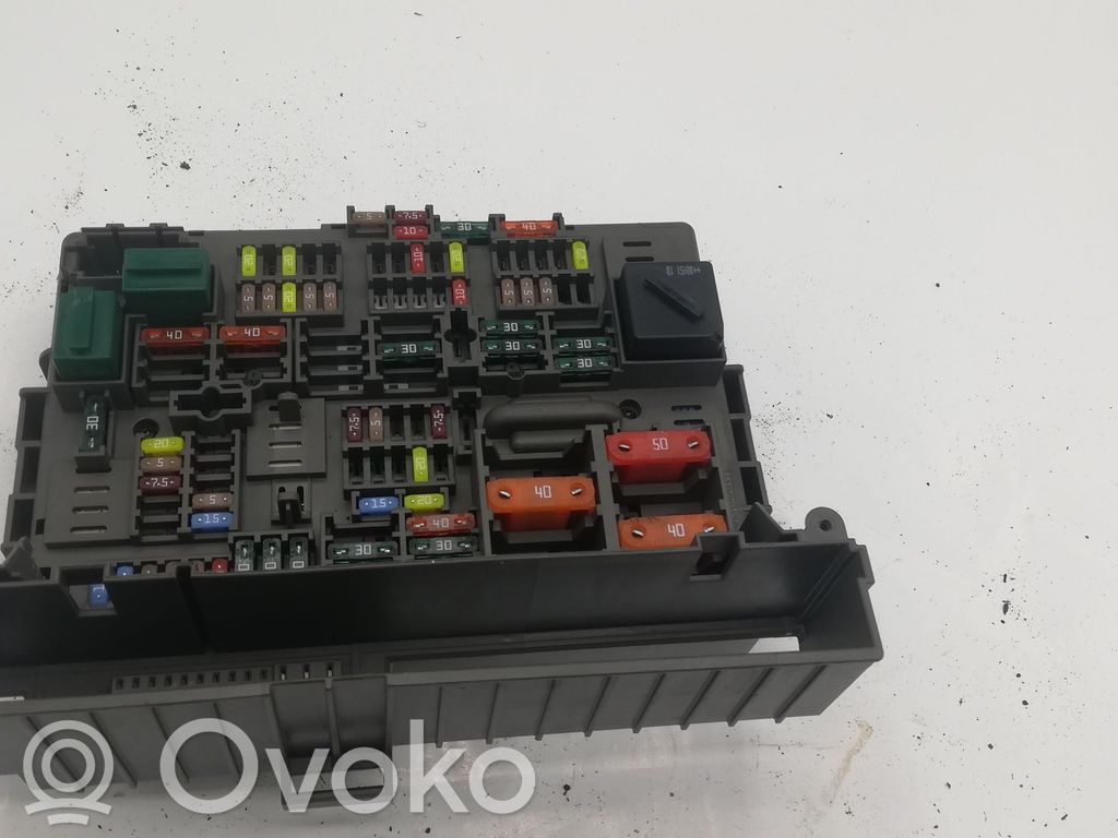 BMW 1 E81 E87 Saugiklių blokas 