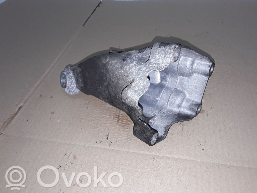 Mercedes-Benz C W204 Supporto di montaggio del motore (usato)