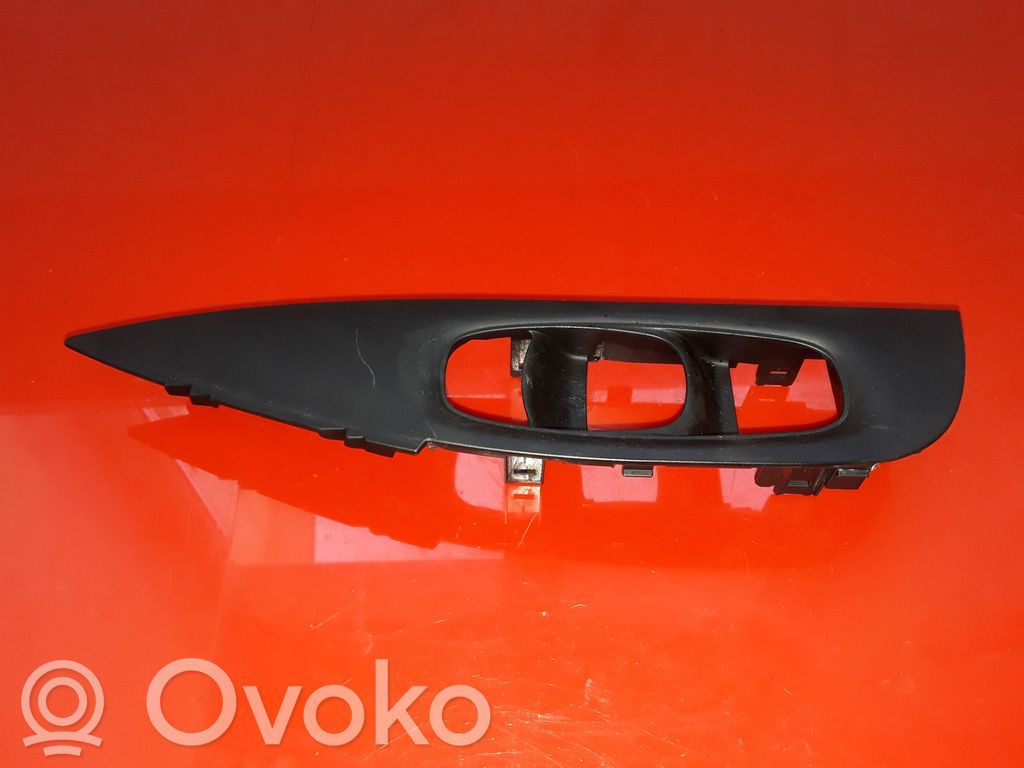 Nissan Qashqai Ramă comutator geam ușă față 