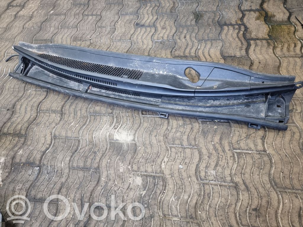 Toyota Verso-S Podszybie przednie 