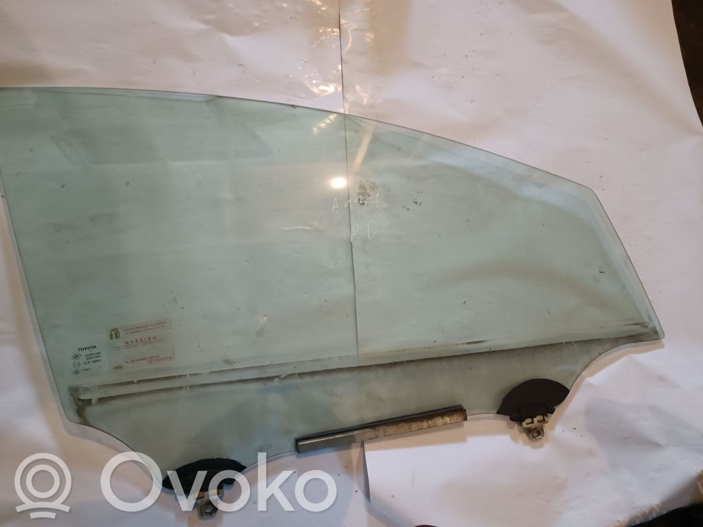 Toyota Corolla Verso E121 Vetro del finestrino della portiera anteriore - quattro porte