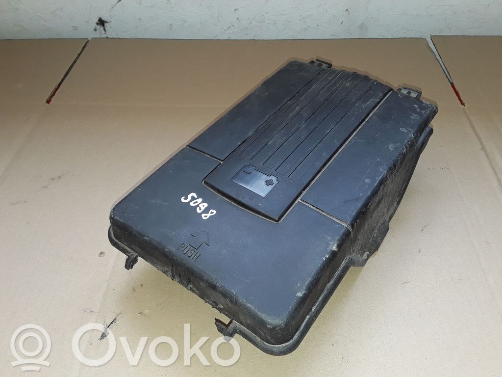Volkswagen PASSAT B7 Sulakerasian kansi