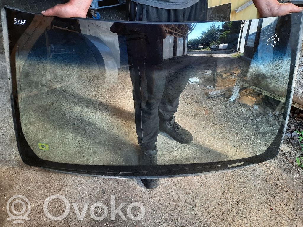 Cadillac SRX Front windscreen/windshield window 