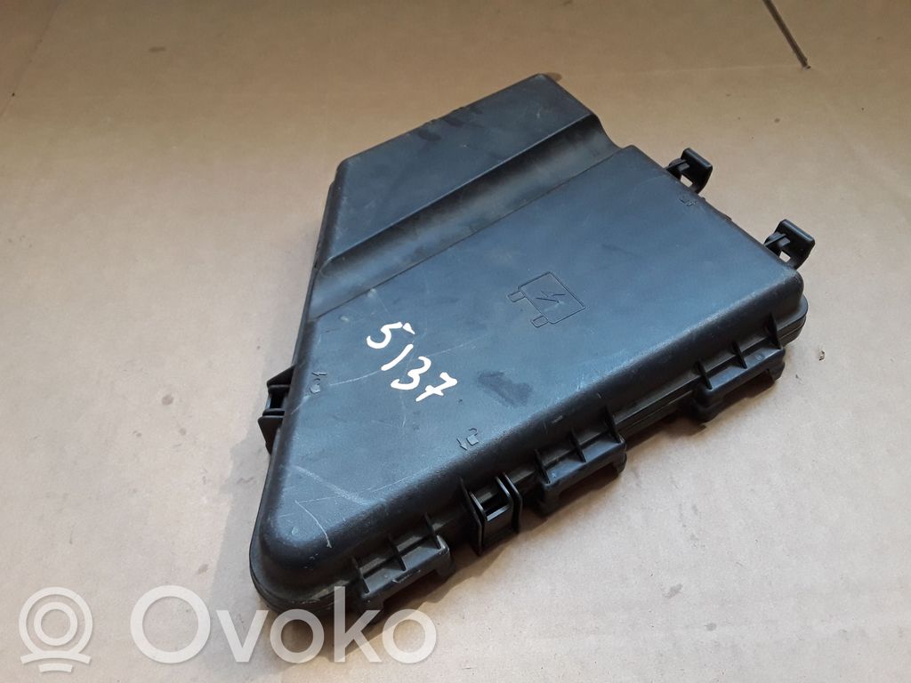 Cadillac SRX Dangtelis saugiklių dėžės 