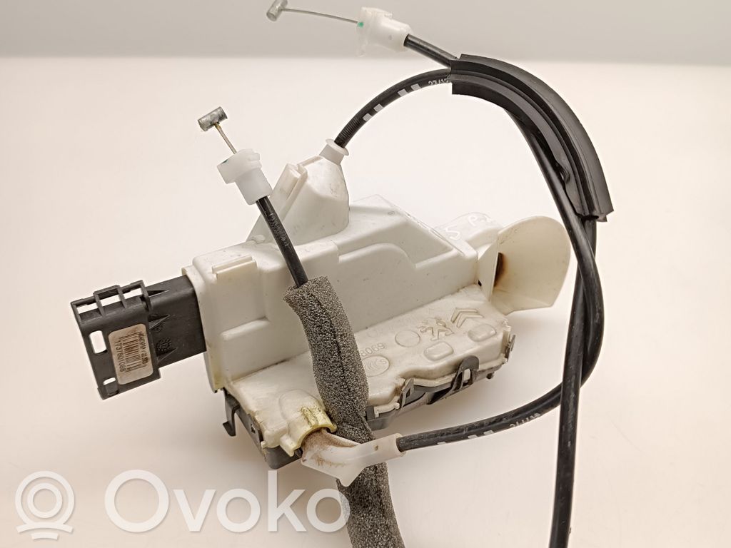 Priekšpusē slēdzene   PSA006182,A04946