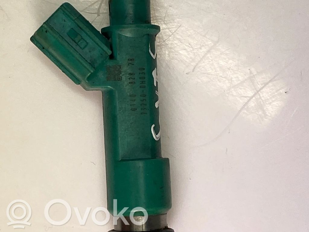 Toyota Camry Injector combustibil 