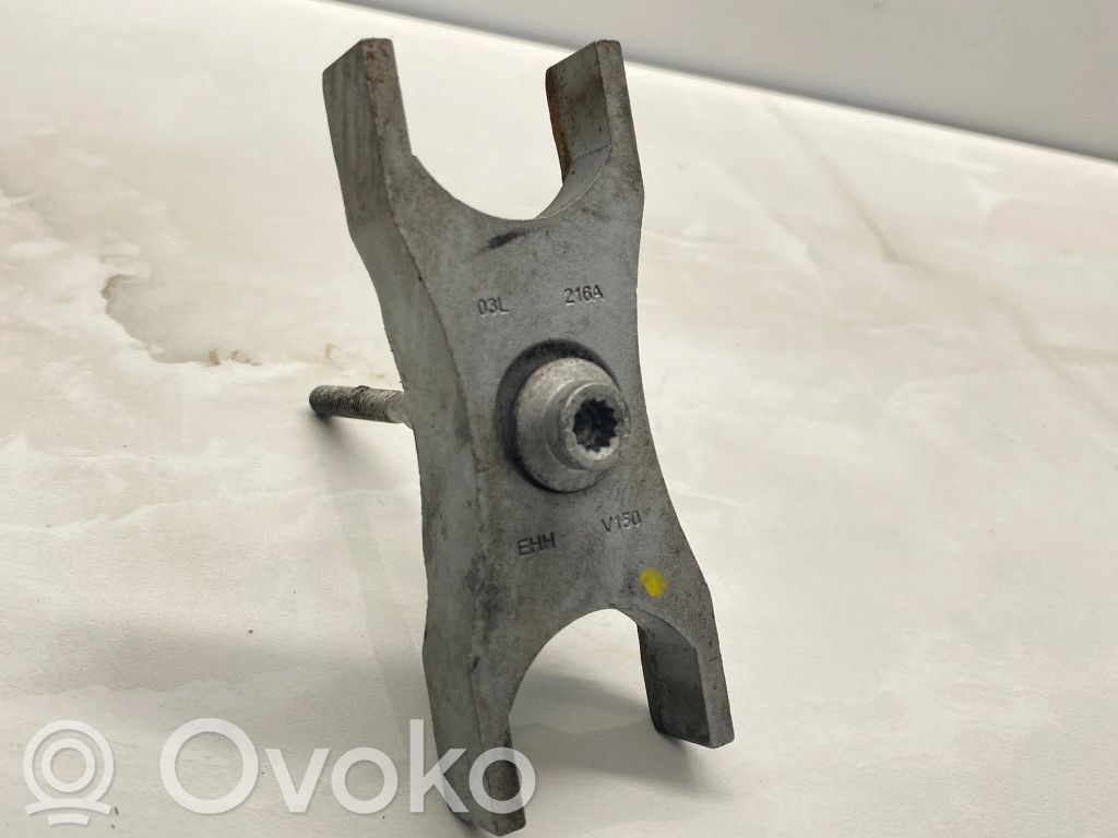 Volkswagen PASSAT B7 Bridă fixare injector 