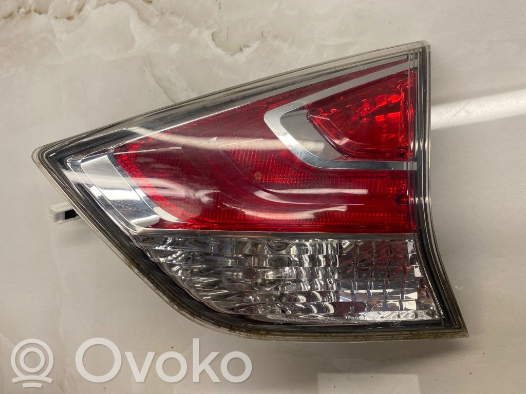 Nissan X-Trail T32 Luci posteriori del portellone del bagagliaio