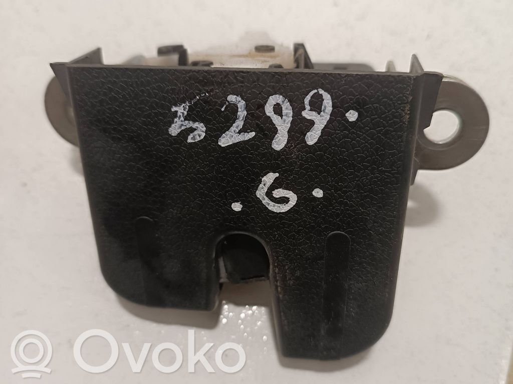 Volkswagen PASSAT B7 Zamek klapy tylnej / bagażnika 