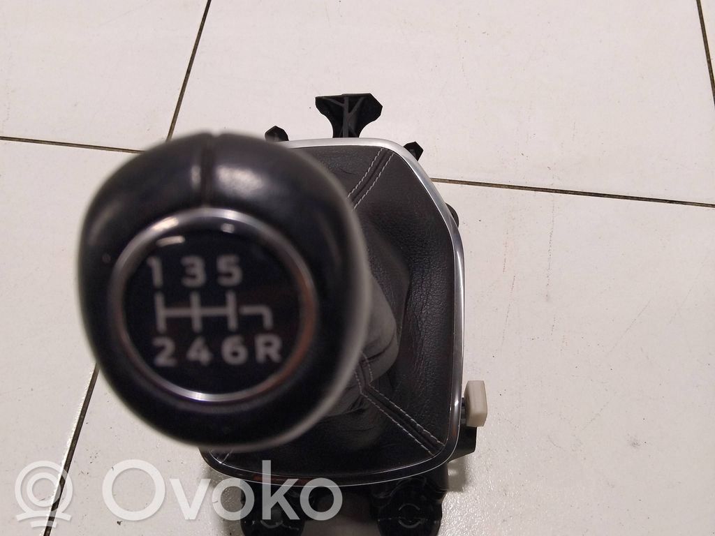 Ford Fiesta Lewarek zmiany biegów / górny 