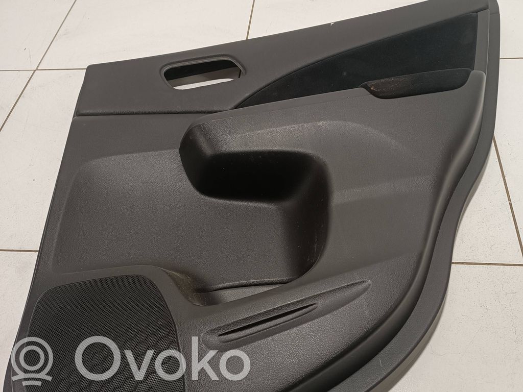 Honda CR-V Takaoven verhoilu 