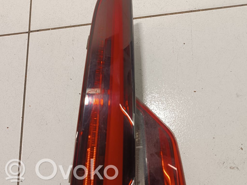 Audi A4 S4 B9 Lampy tylnej klapy bagażnika 