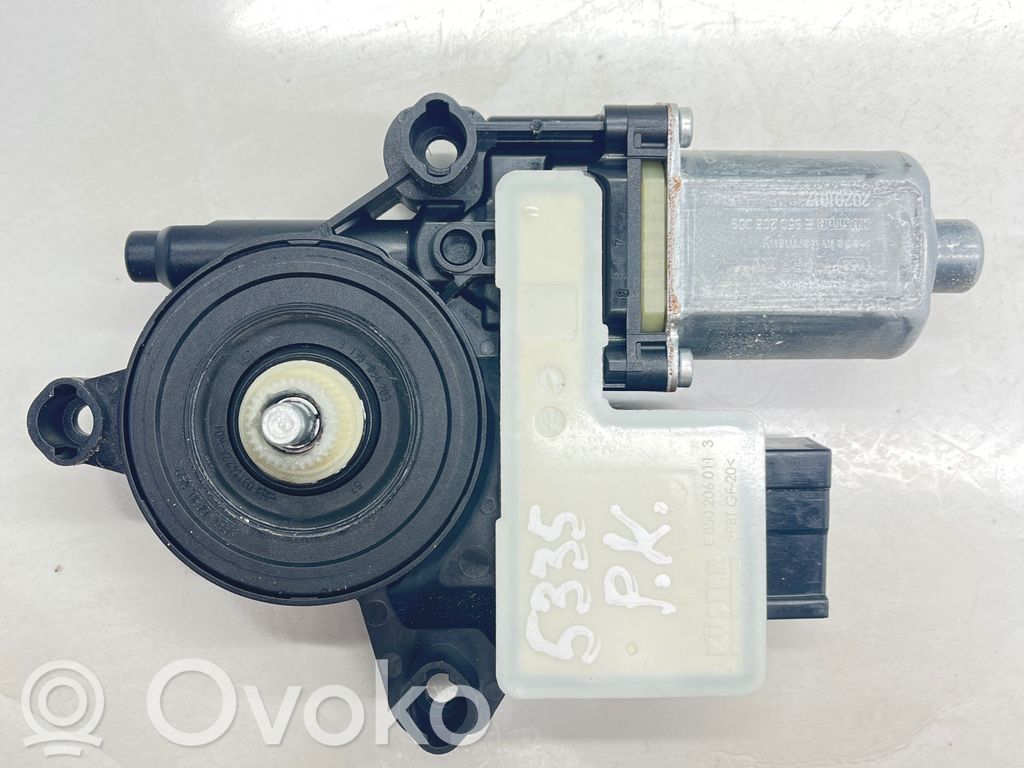 Skoda Kamiq Motor del regulador de la ventanilla de la puerta delantera