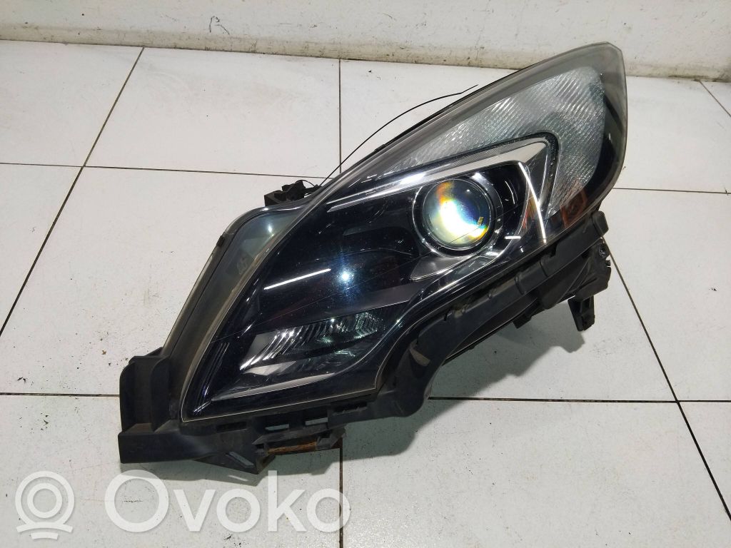 Opel Zafira C Lampa przednia 
