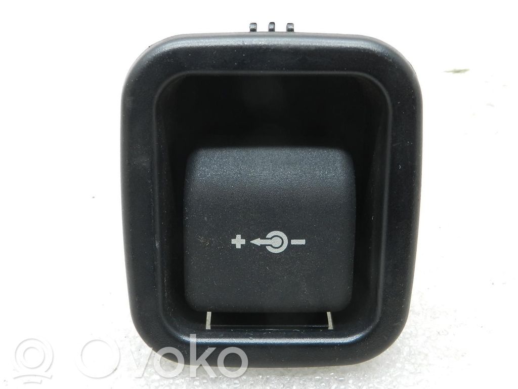 BMW 3 F30 F35 F31 Gniazdo 12V tylne 