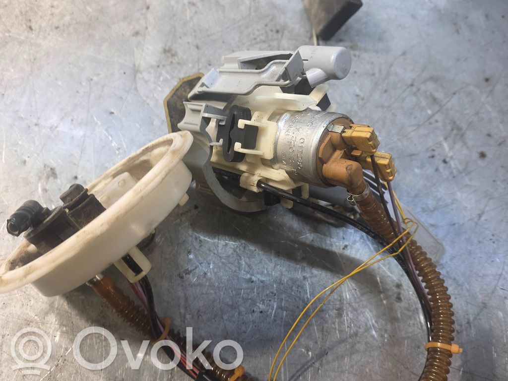 BMW 7 E65 E66 Pompe à carburant 