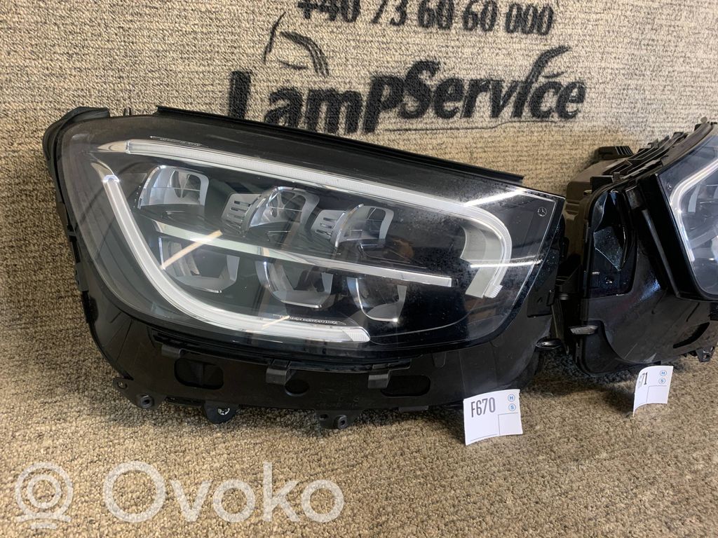 Mercedes-Benz GLC X253 C253 Lampa przednia 