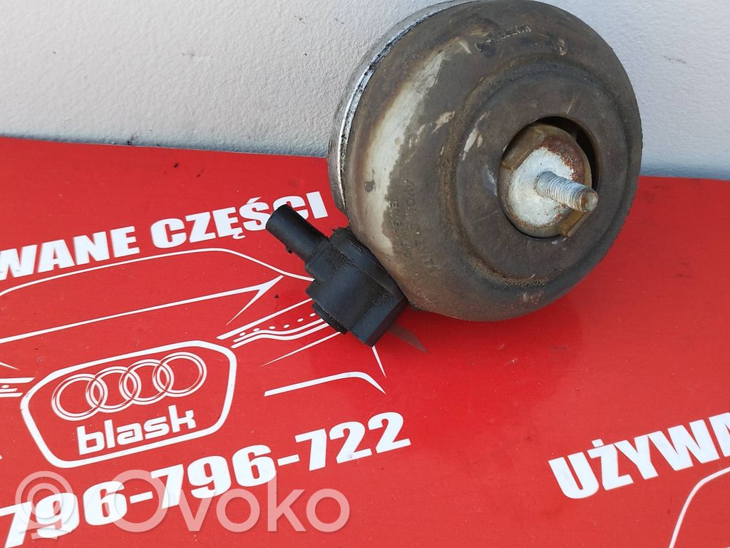 Audi A6 S6 C5 4B Engine mount bracket 