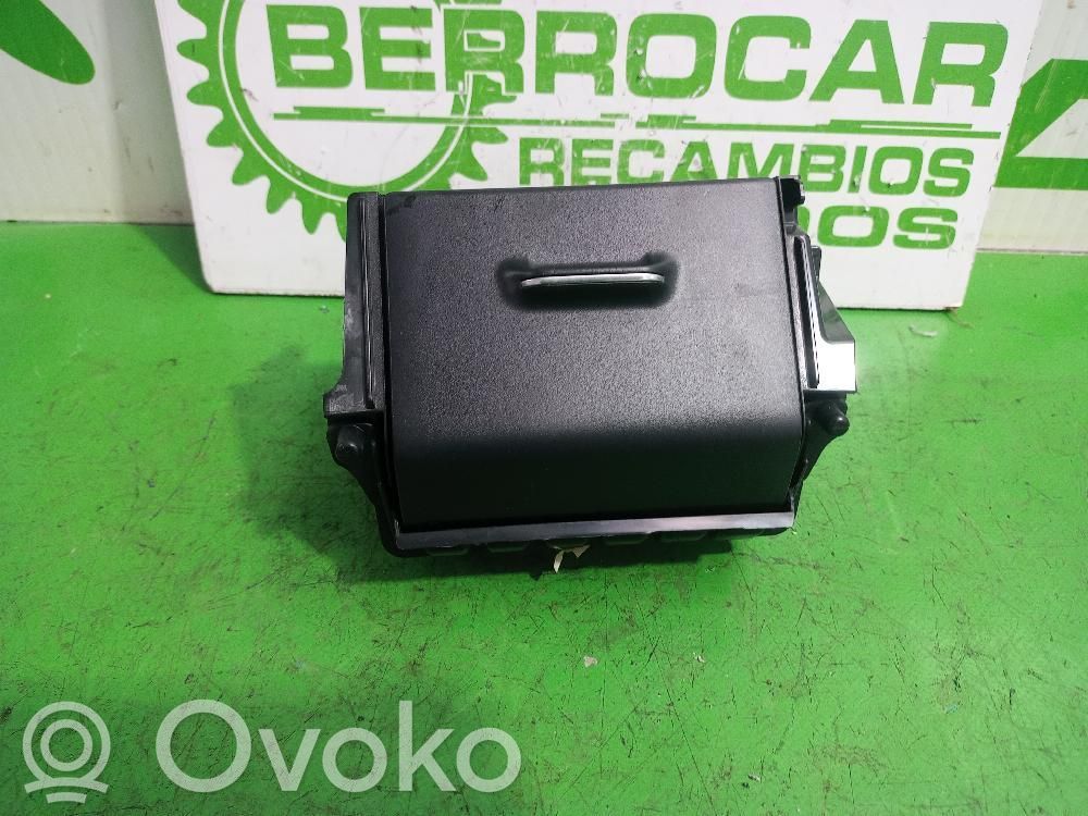 Toyota Auris E180 Cenicero del coche 