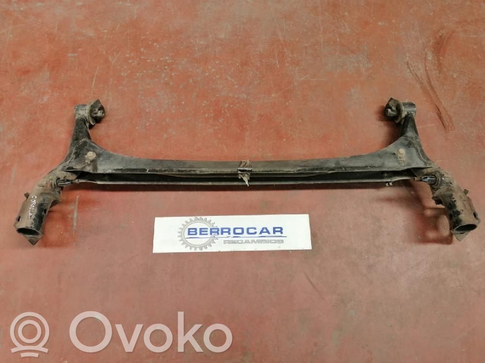 Eje trasero   421100F010