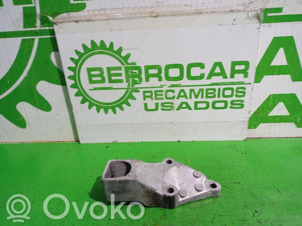 Citroen Berlingo Engine mount bracket 