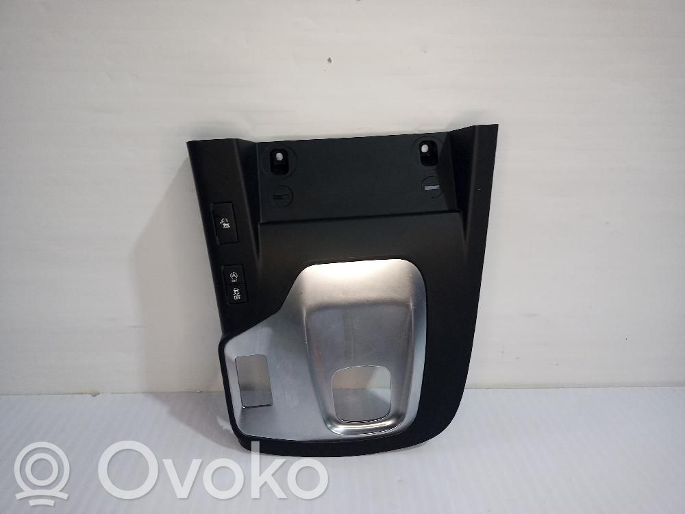 Trim molding   J9C3045A66AE