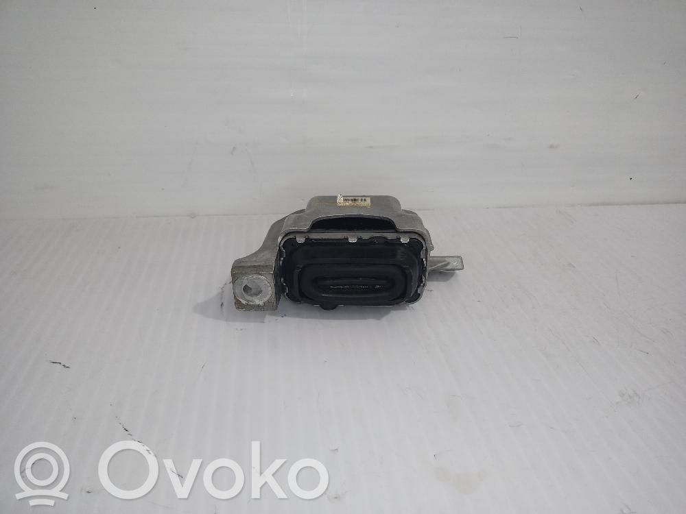 Engine mount bracket   22116778645