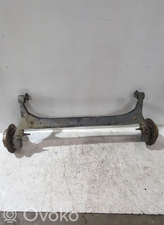 Eje trasero   421100F010