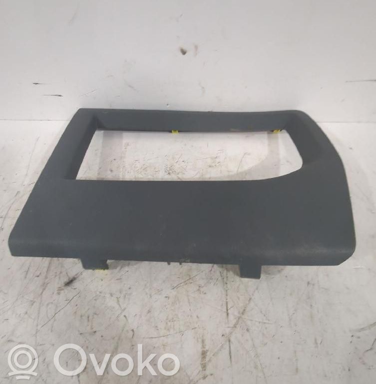 Trim molding   9808385377