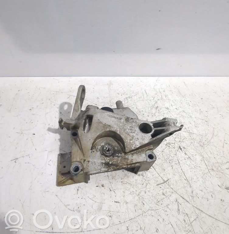 Renault Clio II Engine mount bracket 