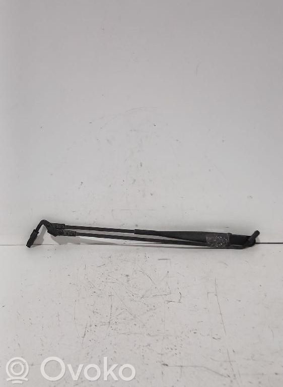 Peugeot 107 Front wiper blade arm 