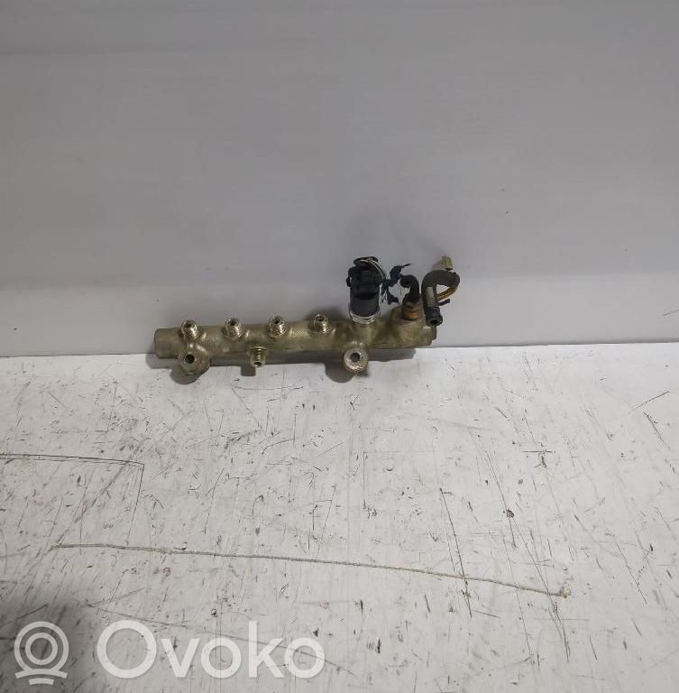 Opel Astra H Tubo principal de alimentación del combustible 